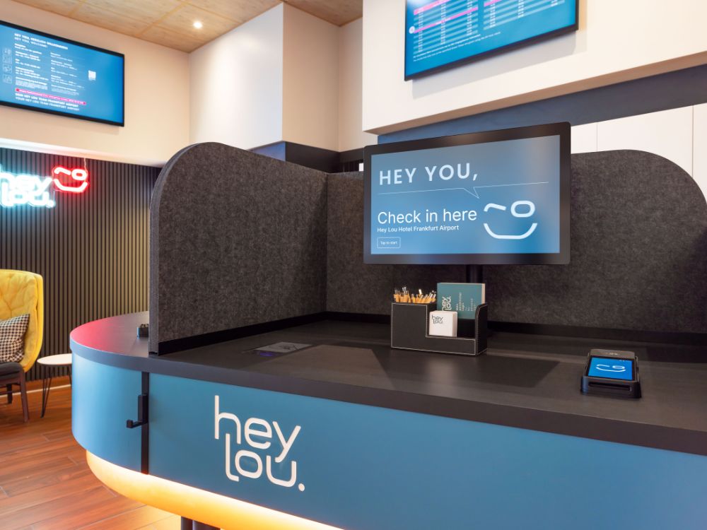 Hey Lou Frankfurt Airport